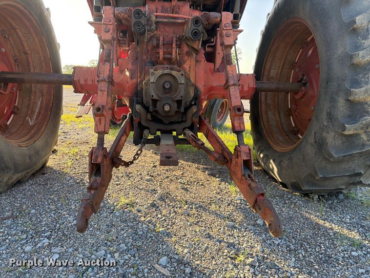 image for item EQ8001 International F-986 tractor