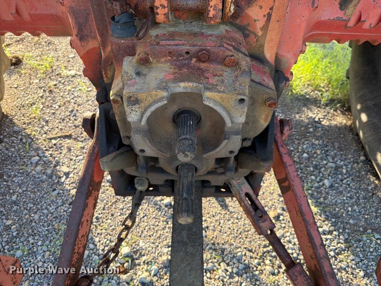 image for item EQ8001 International F-986 tractor