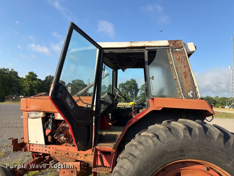 image for item EQ8001 International F-986 tractor