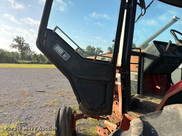 image for item EQ8001 International F-986 tractor
