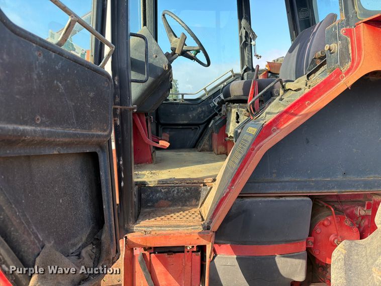 image for item EQ8001 International F-986 tractor