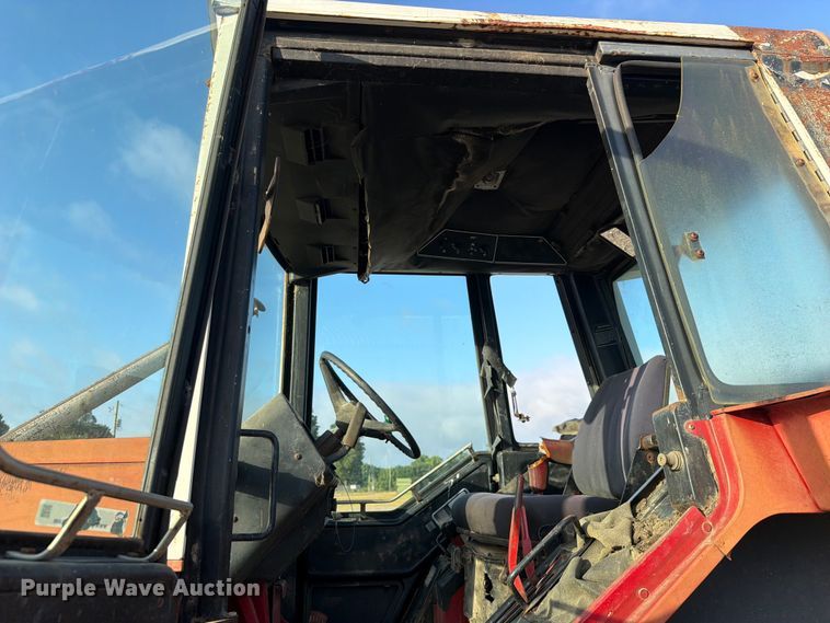 image for item EQ8001 International F-986 tractor