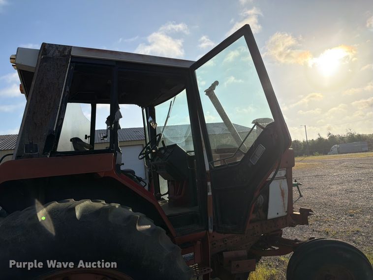 image for item EQ8001 International F-986 tractor