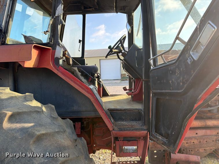 image for item EQ8001 International F-986 tractor