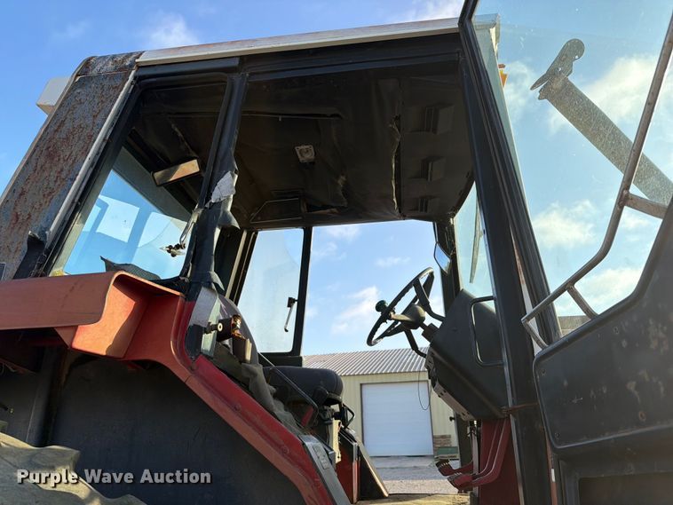 image for item EQ8001 International F-986 tractor