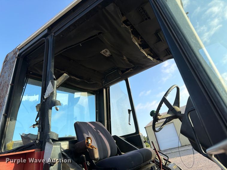image for item EQ8001 International F-986 tractor