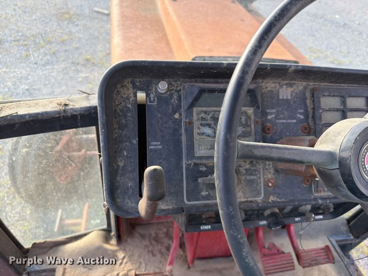 image for item EQ8001 International F-986 tractor