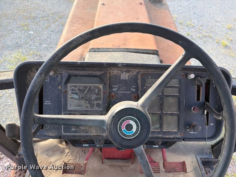 image for item EQ8001 International F-986 tractor