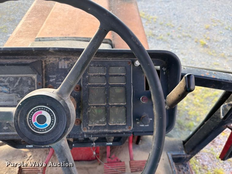 image for item EQ8001 International F-986 tractor