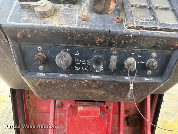 image for item EQ8001 International F-986 tractor