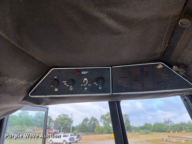 image for item EQ8001 International F-986 tractor