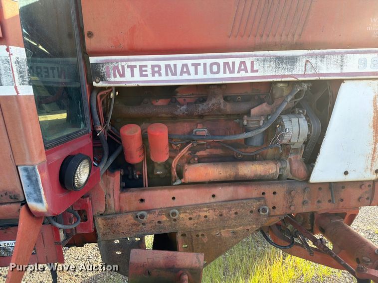 image for item EQ8001 International F-986 tractor