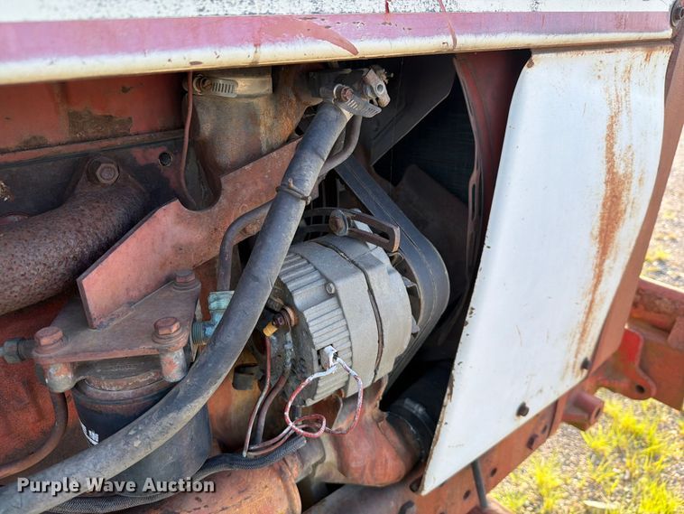 image for item EQ8001 International F-986 tractor