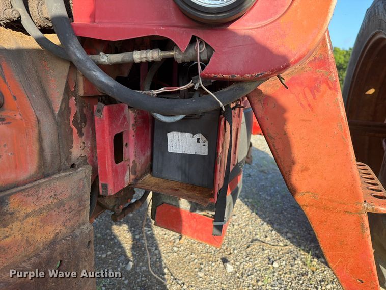 image for item EQ8001 International F-986 tractor