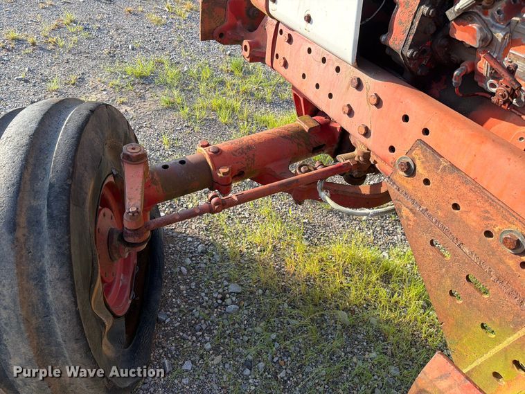 image for item EQ8001 International F-986 tractor