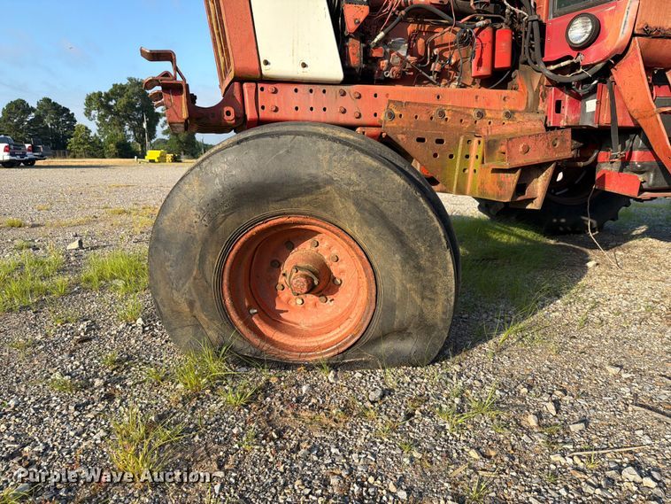 image for item EQ8001 International F-986 tractor