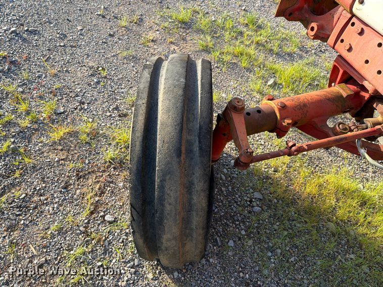 image for item EQ8001 International F-986 tractor