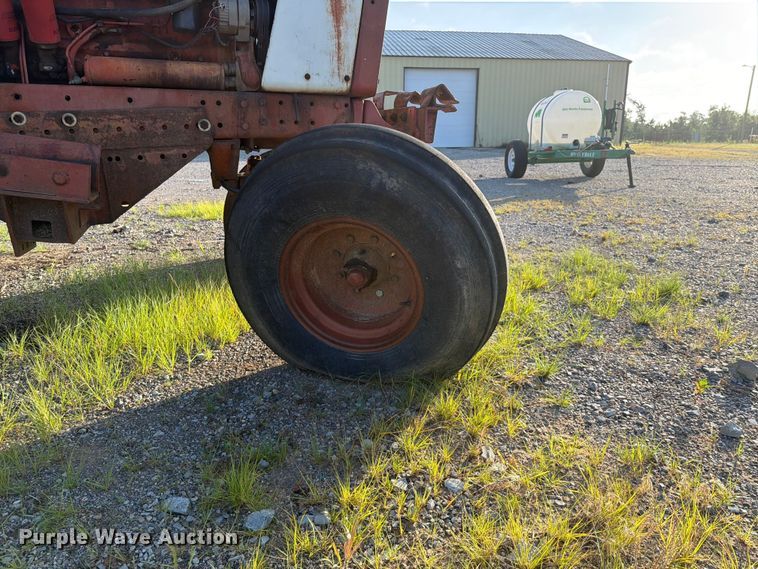 image for item EQ8001 International F-986 tractor