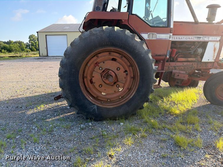 image for item EQ8001 International F-986 tractor