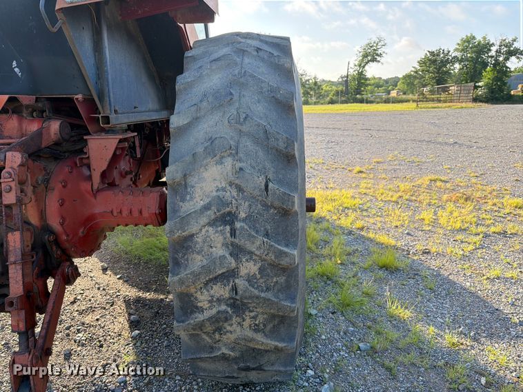 image for item EQ8001 International F-986 tractor
