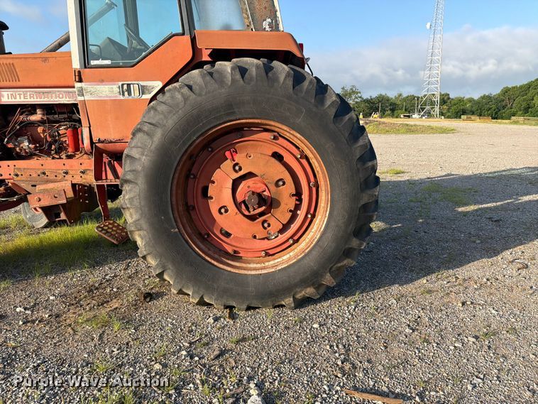 image for item EQ8001 International F-986 tractor