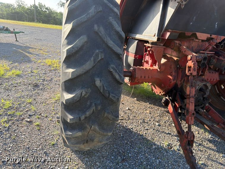 image for item EQ8001 International F-986 tractor