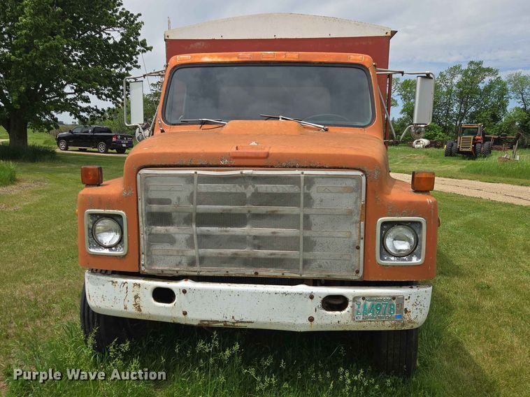image for item ER1683 1981 International 1854 grain truck