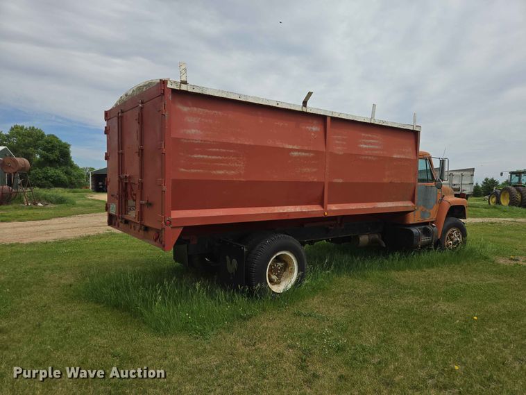 image for item ER1683 1981 International 1854 grain truck