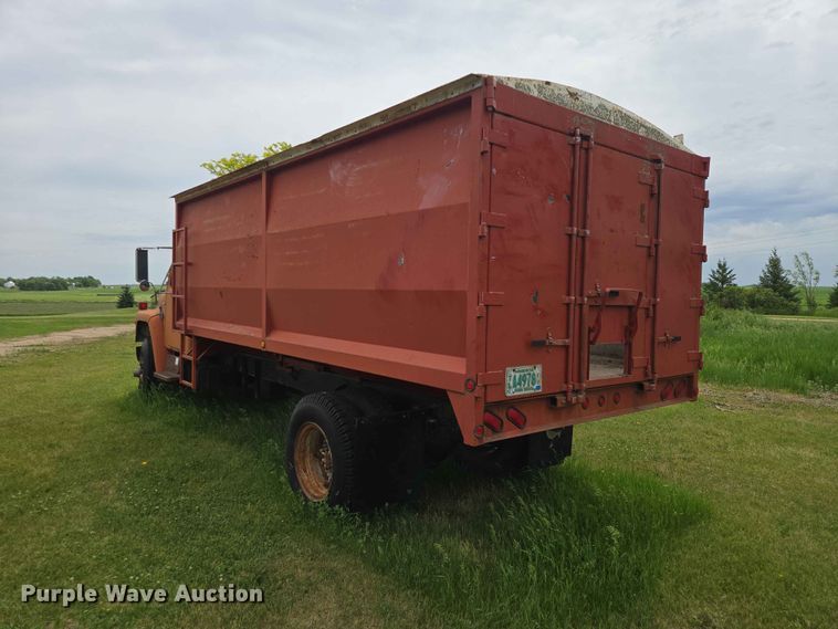 image for item ER1683 1981 International 1854 grain truck