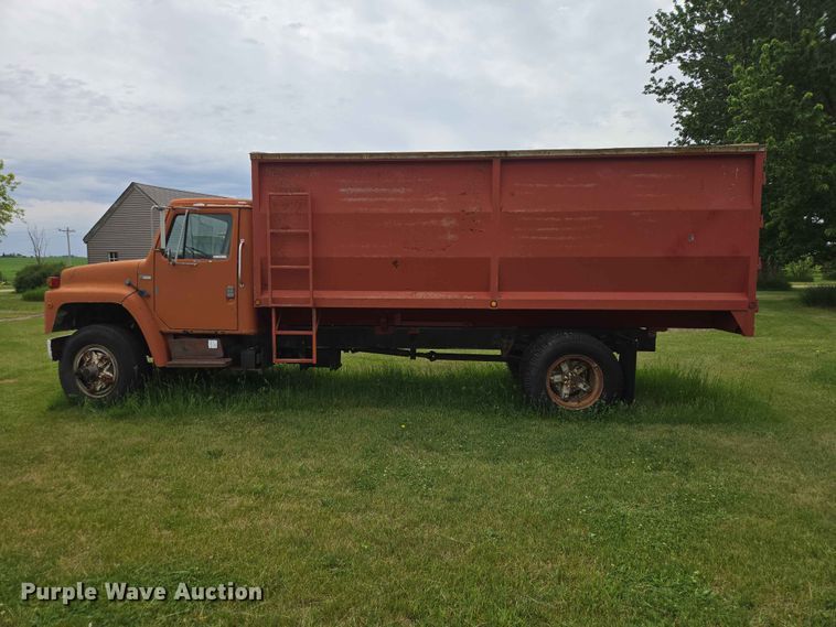 image for item ER1683 1981 International 1854 grain truck