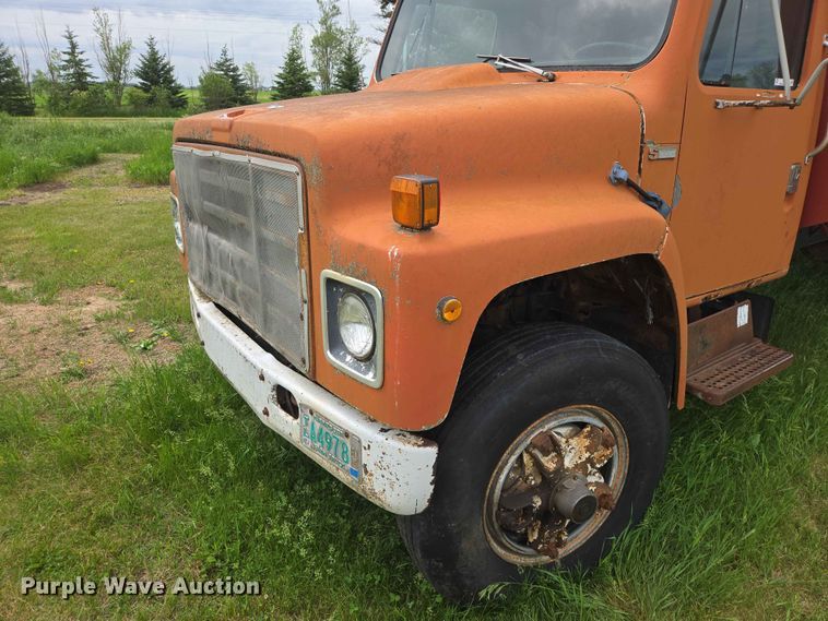 image for item ER1683 1981 International 1854 grain truck