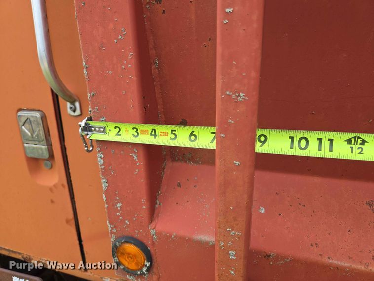 image for item ER1683 1981 International 1854 grain truck