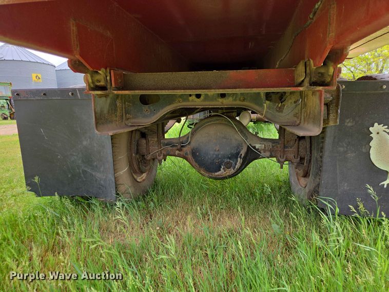 image for item ER1683 1981 International 1854 grain truck