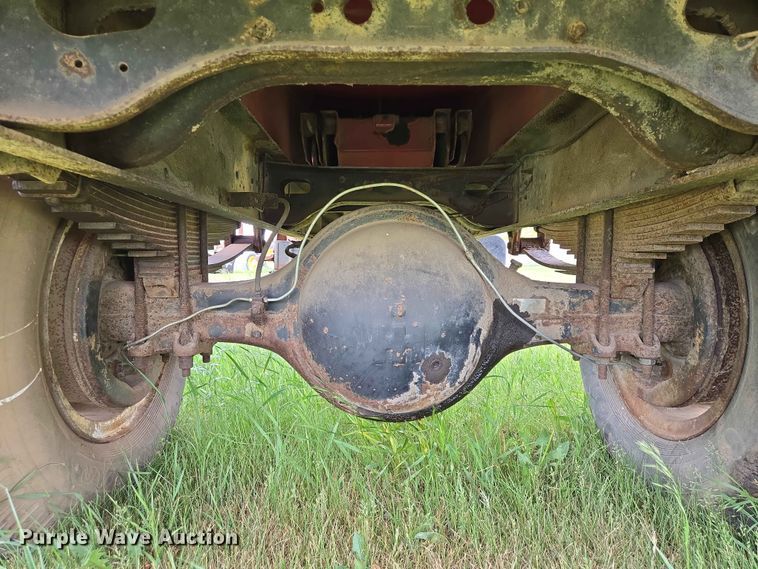 image for item ER1683 1981 International 1854 grain truck