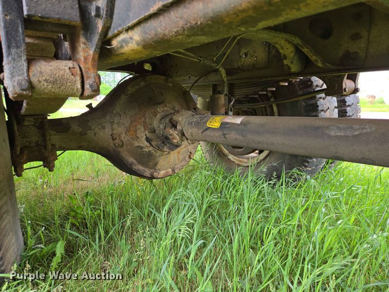 image for item ER1683 1981 International 1854 grain truck