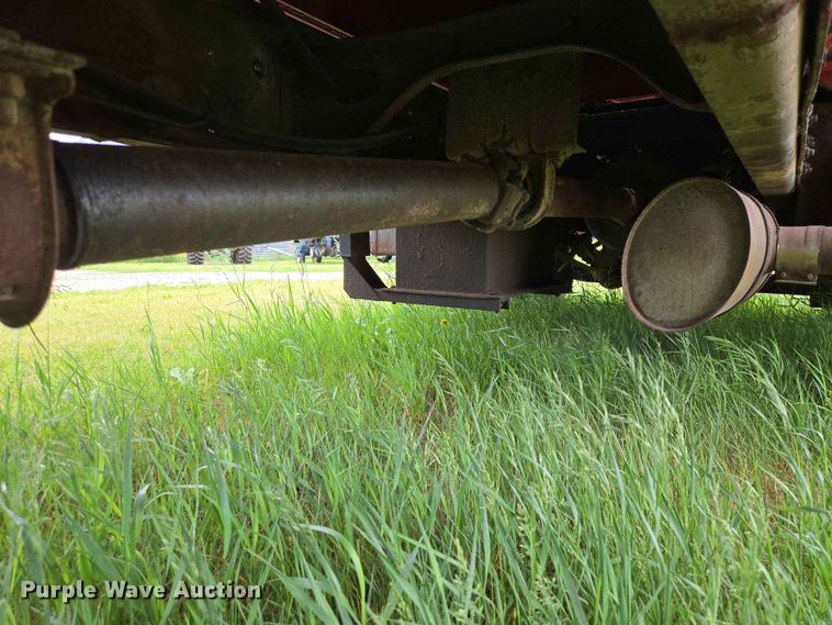 image for item ER1683 1981 International 1854 grain truck