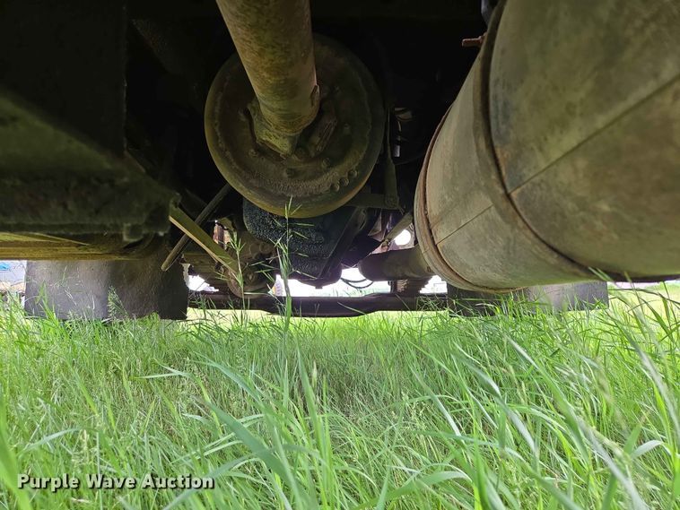 image for item ER1683 1981 International 1854 grain truck