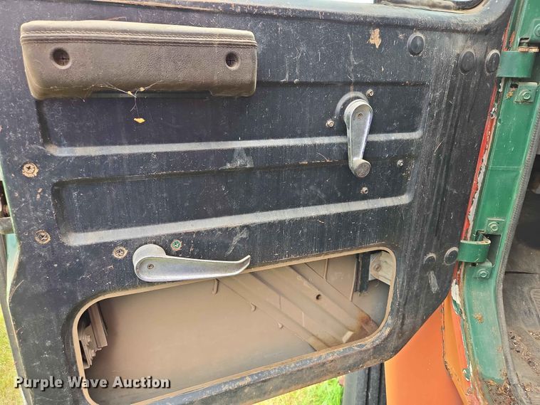 image for item ER1683 1981 International 1854 grain truck