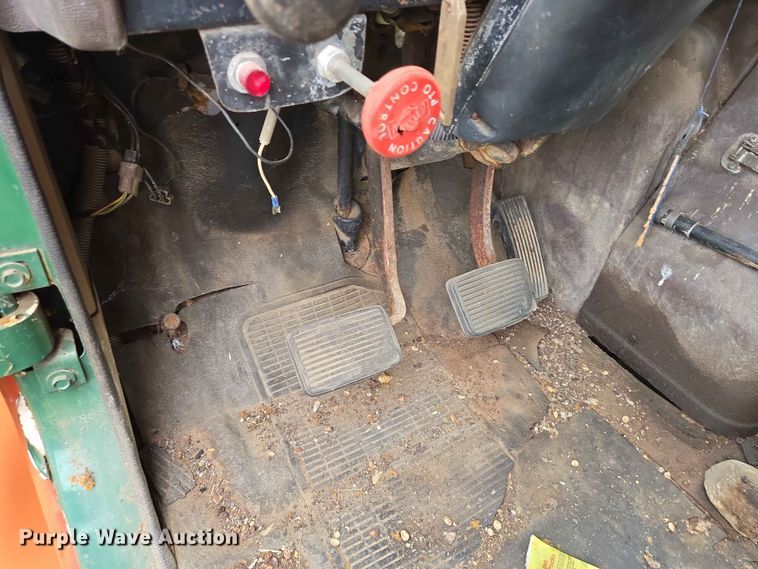 image for item ER1683 1981 International 1854 grain truck