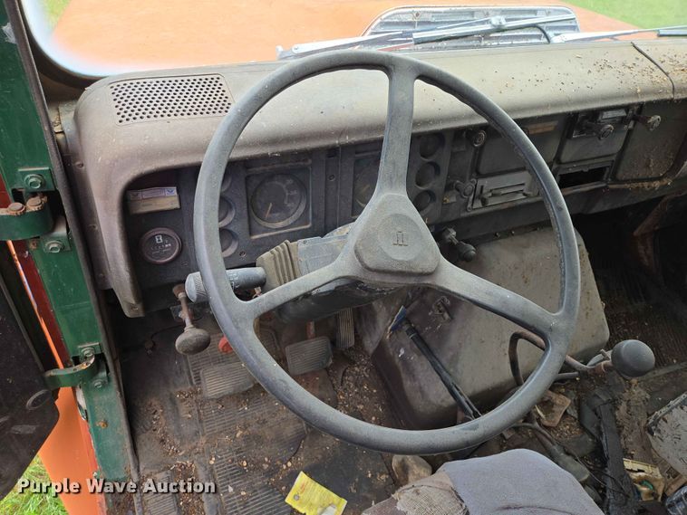 image for item ER1683 1981 International 1854 grain truck