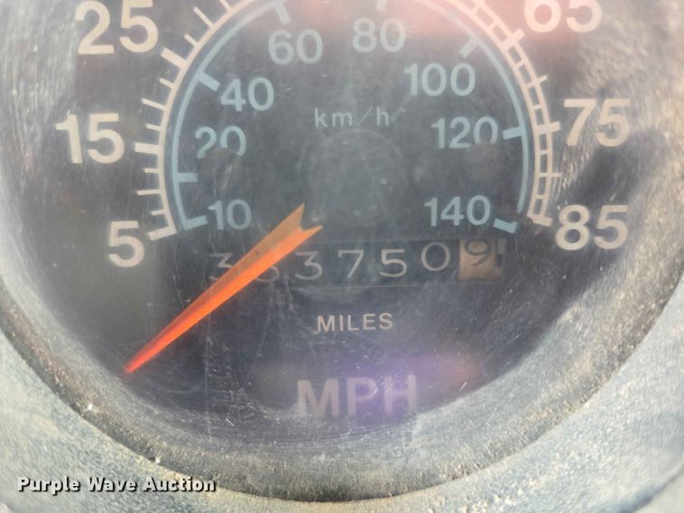 image for item ER1683 1981 International 1854 grain truck