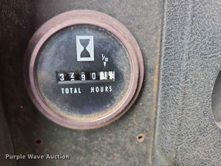 image for item ER1683 1981 International 1854 grain truck