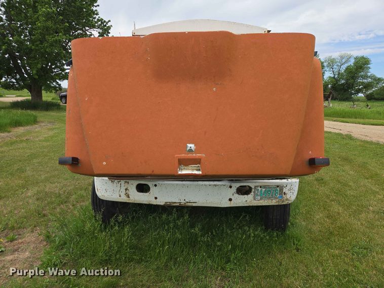 image for item ER1683 1981 International 1854 grain truck