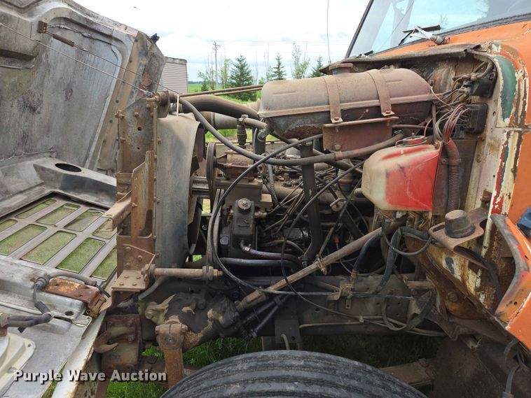 image for item ER1683 1981 International 1854 grain truck