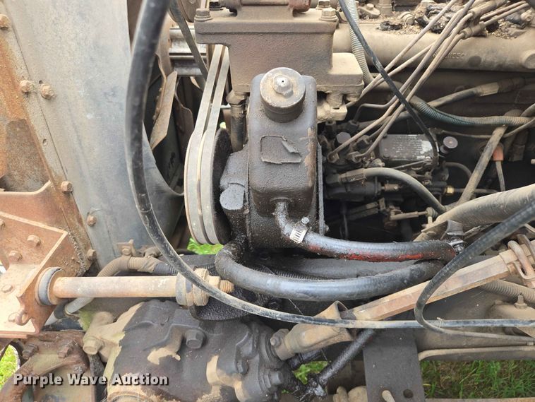 image for item ER1683 1981 International 1854 grain truck