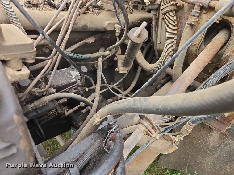 image for item ER1683 1981 International 1854 grain truck