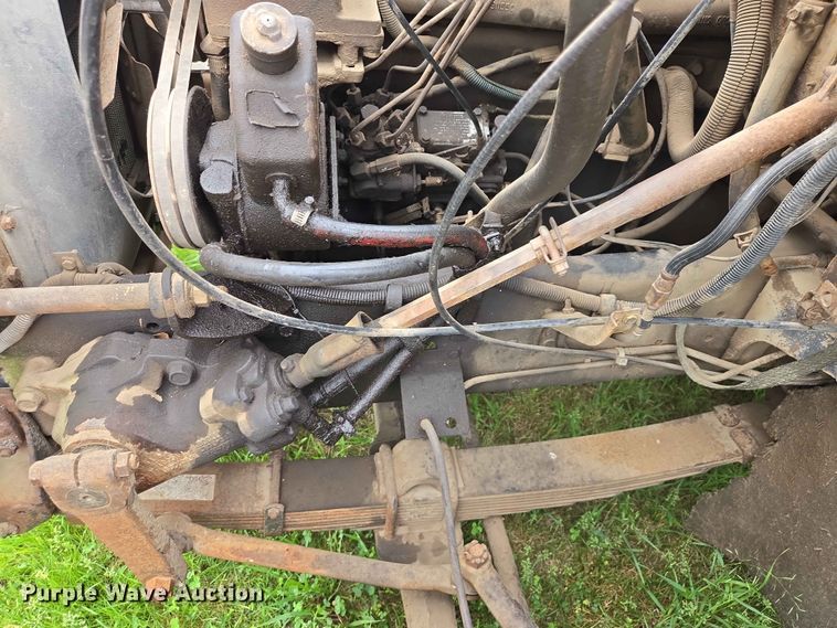 image for item ER1683 1981 International 1854 grain truck