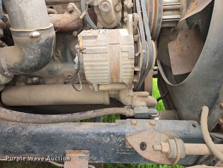 image for item ER1683 1981 International 1854 grain truck