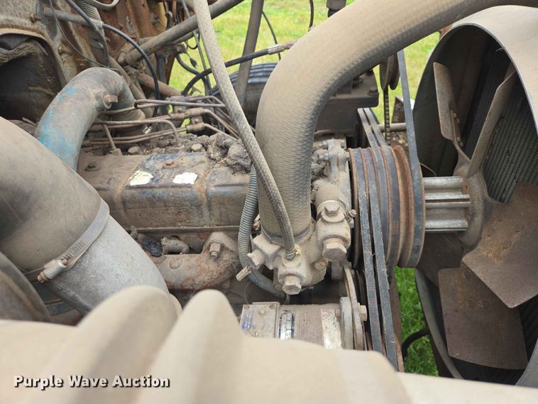 image for item ER1683 1981 International 1854 grain truck