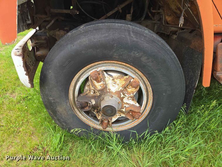 image for item ER1683 1981 International 1854 grain truck